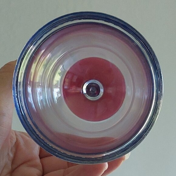 Pair of Vin02Go Insulated Plastic Wine Glasses with Snap Down Lids - Picture 4 of 8